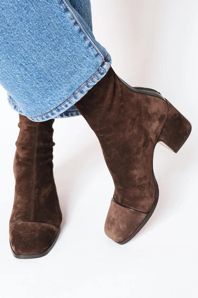 Victoria | Boots with heel and square toe