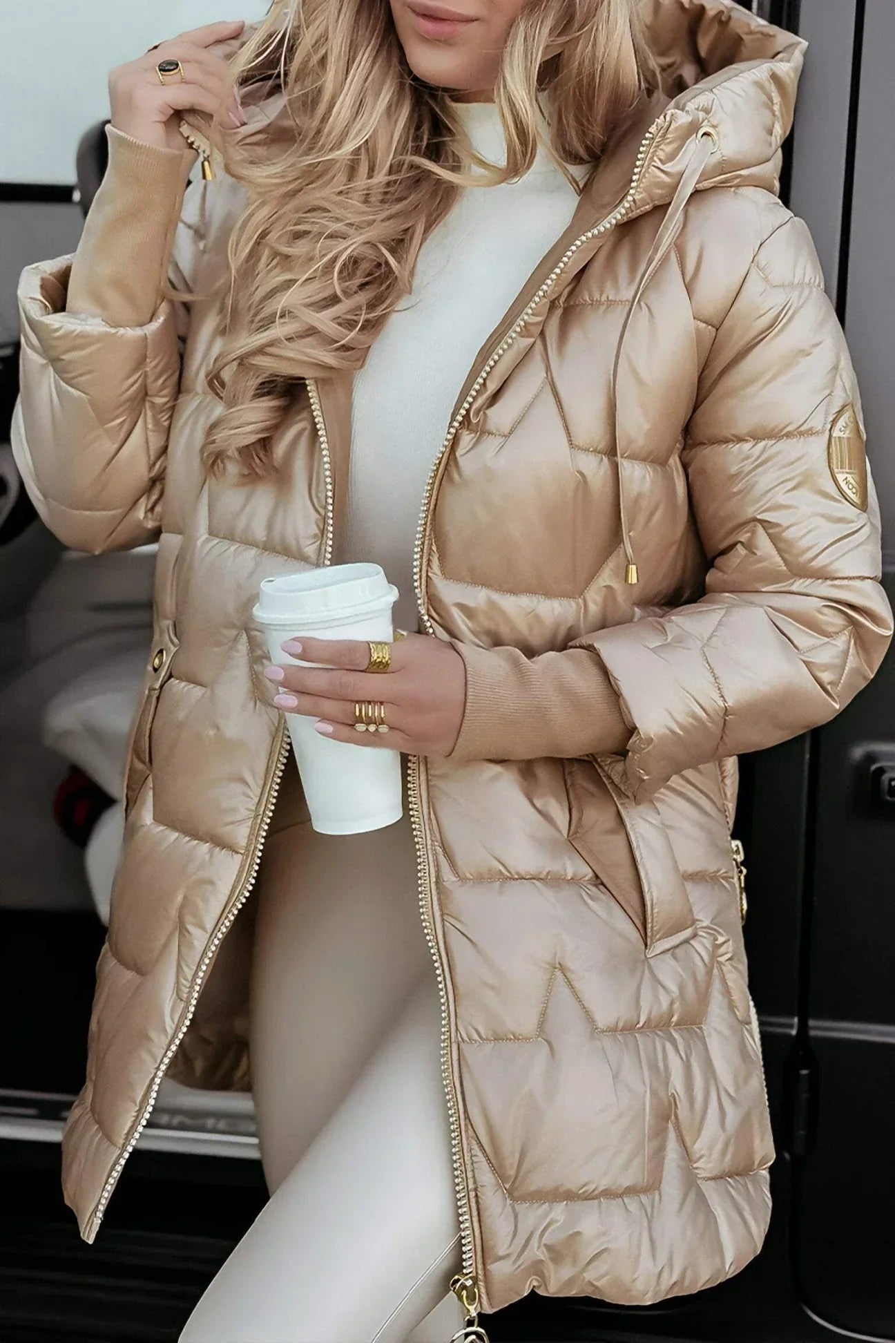 Nolwen - Elegant winter jacket with hood and lining