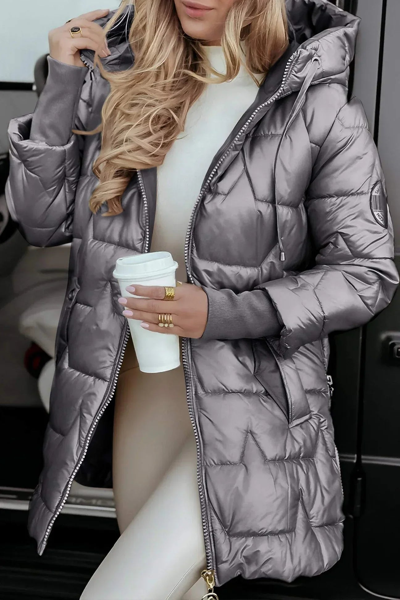Nolwen - Elegant winter jacket with hood and lining